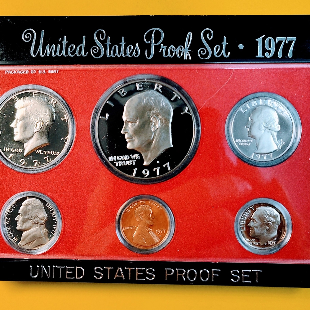 1977-S United States Proof Set  Collector Coin Display - Red